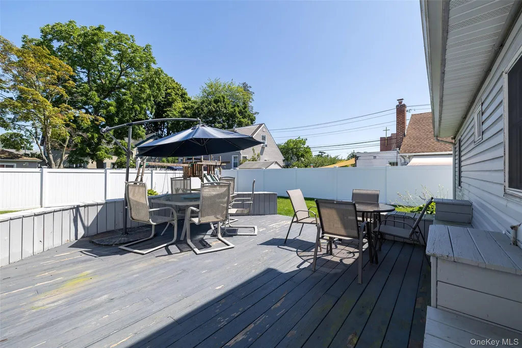 3977 Baylis Road Seaford NY 11783