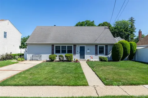 3977 Baylis Road Seaford NY 11783