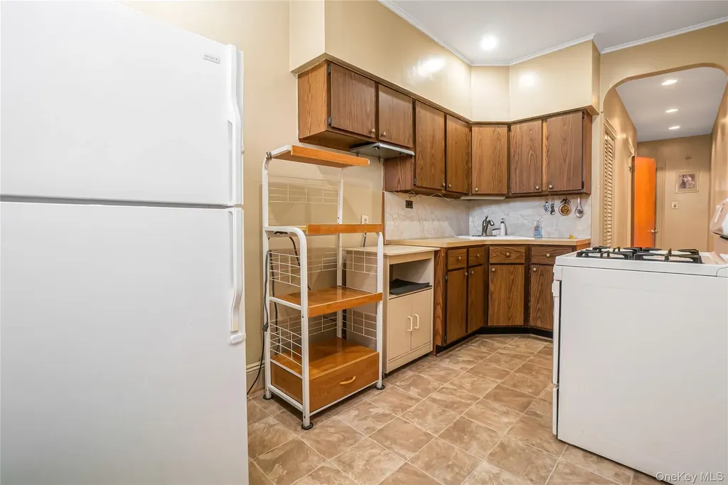 1880 Bleecker Street Ridgewood NY 11385