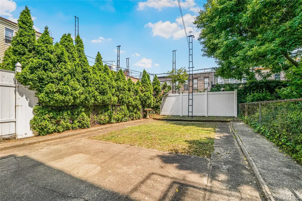 1880 Bleecker Street Ridgewood NY 11385