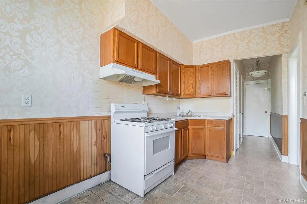 1880 Bleecker Street Ridgewood NY 11385