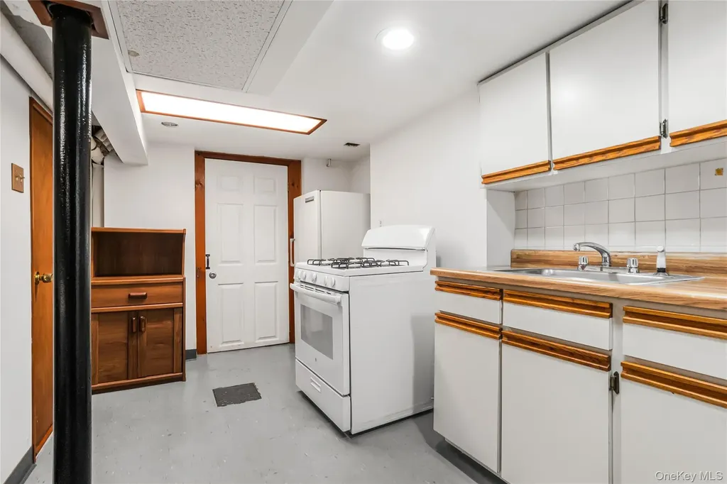 1880 Bleecker Street Ridgewood NY 11385