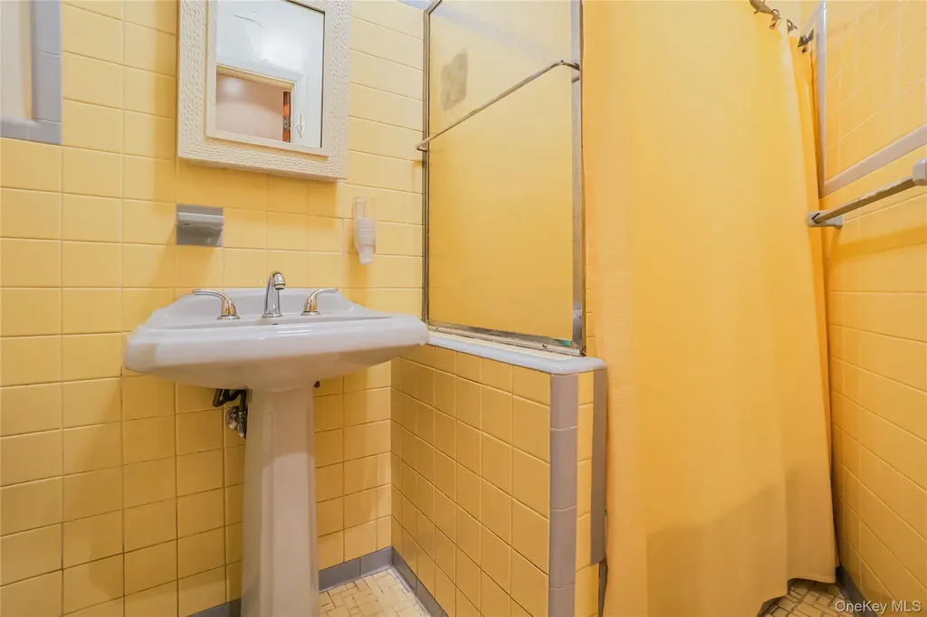 1880 Bleecker Street Ridgewood NY 11385