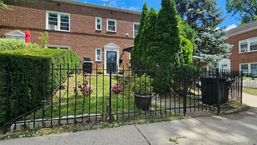 133 Hilltop Acres Yonkers NY 10704
