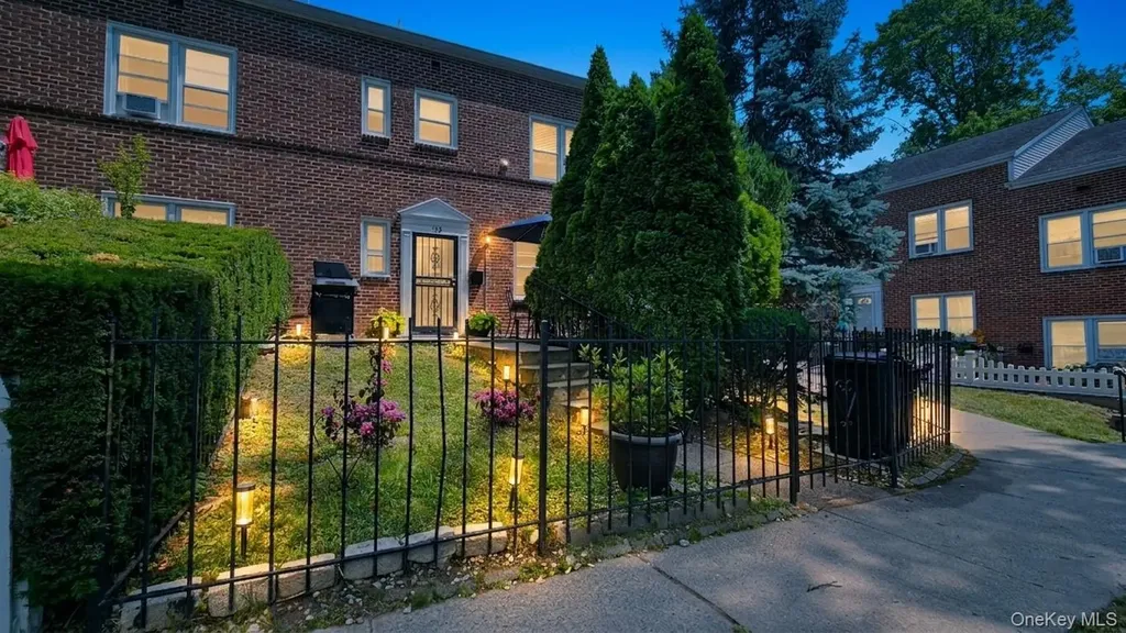 133 Hilltop Acres Yonkers NY 10704