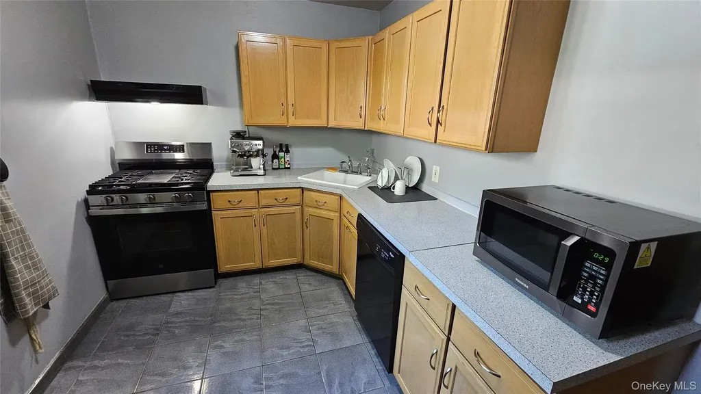 133 Hilltop Acres Yonkers NY 10704