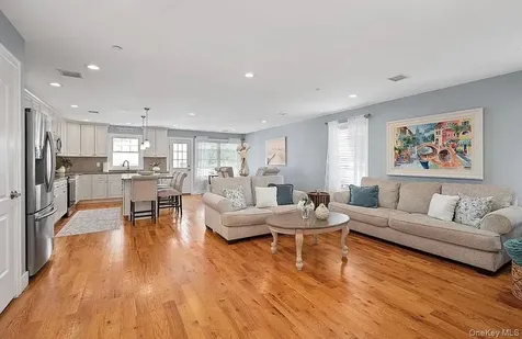 28 Sagamore Road Island Park NY 11558
