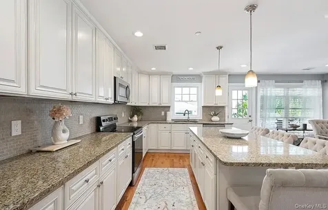 28 Sagamore Road Island Park NY 11558