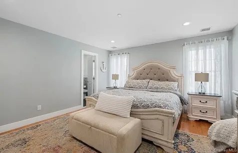 28 Sagamore Road Island Park NY 11558