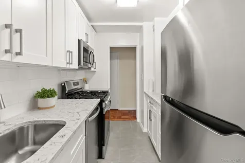 10 Old Mamaroneck Road White Plains NY 10605