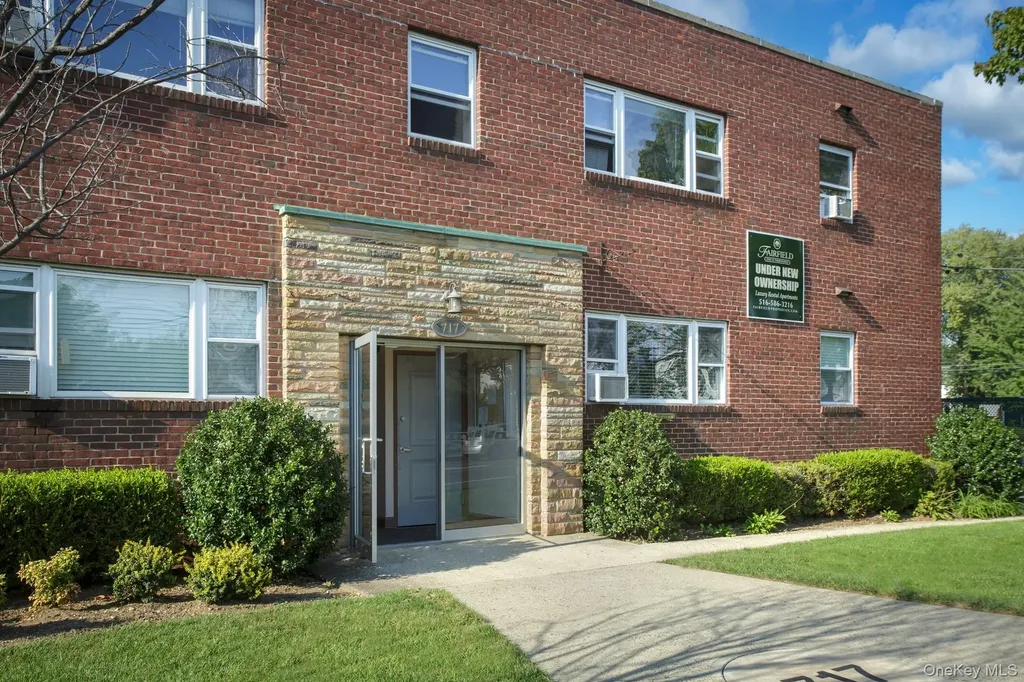 717 Conklin Street Farmingdale NY 11735