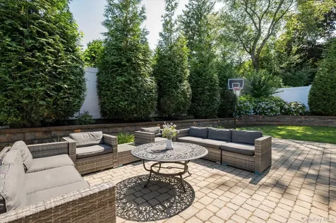 15 Pound Ridge Road Plainview NY 11803