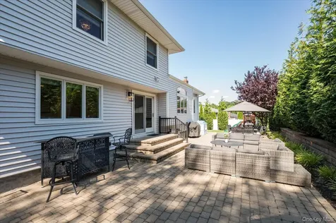 15 Pound Ridge Road Plainview NY 11803