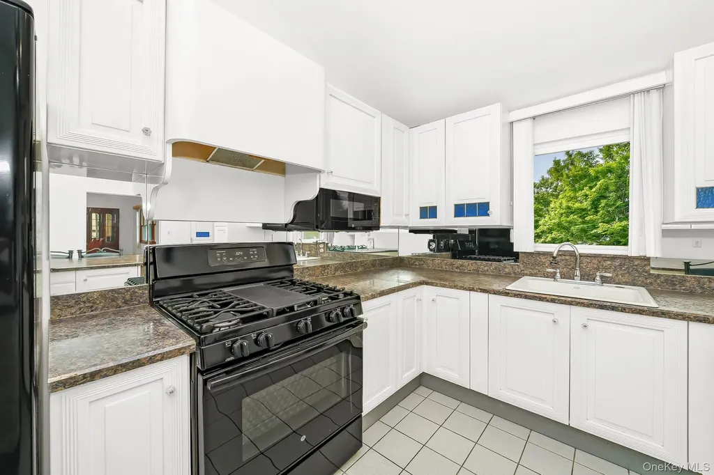 195 N Albany Avenue Massapequa NY 11758
