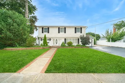 195 N Albany Avenue Massapequa NY 11758