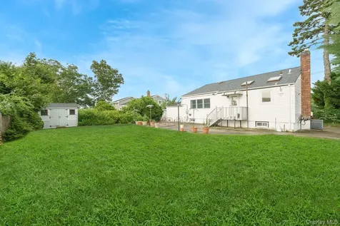 195 N Albany Avenue Massapequa NY 11758