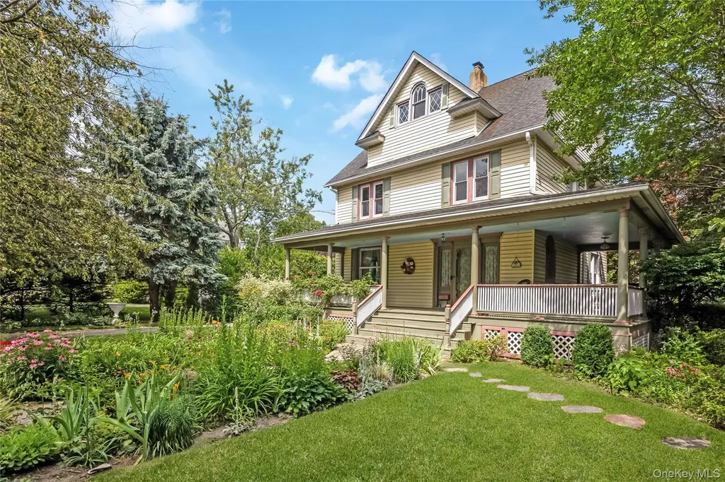 67 Davison Place Rockville Centre NY 11570