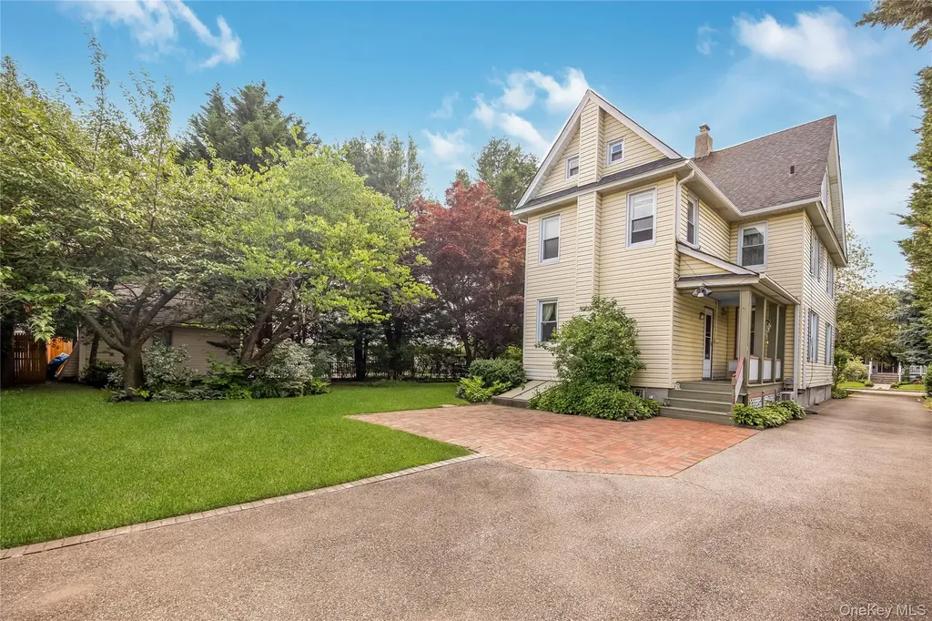 67 Davison Place Rockville Centre NY 11570