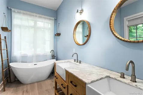 9 Deerland Drive East Quogue NY 11942