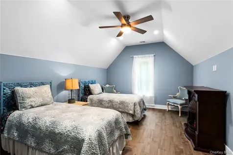 9 Deerland Drive East Quogue NY 11942