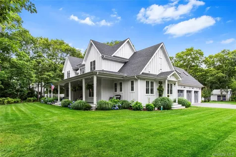 9 Deerland Drive East Quogue NY 11942