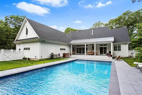 9 Deerland Drive East Quogue NY 11942