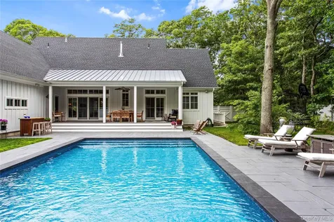 9 Deerland Drive East Quogue NY 11942