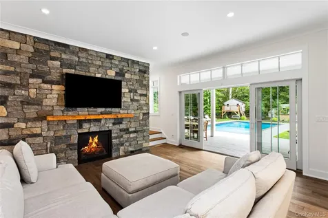 9 Deerland Drive East Quogue NY 11942