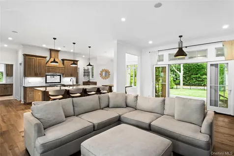 9 Deerland Drive East Quogue NY 11942