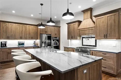 9 Deerland Drive East Quogue NY 11942