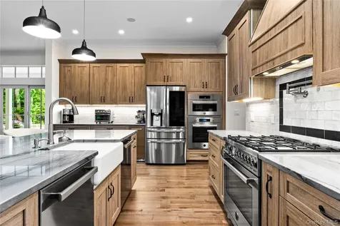 9 Deerland Drive East Quogue NY 11942