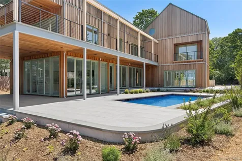 25 Bluff Point Road Sag Harbor NY 11963