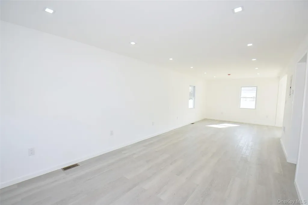 240 Columbus Parkway Mineola NY 11501