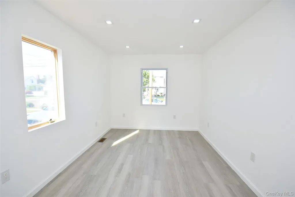 240 Columbus Parkway Mineola NY 11501