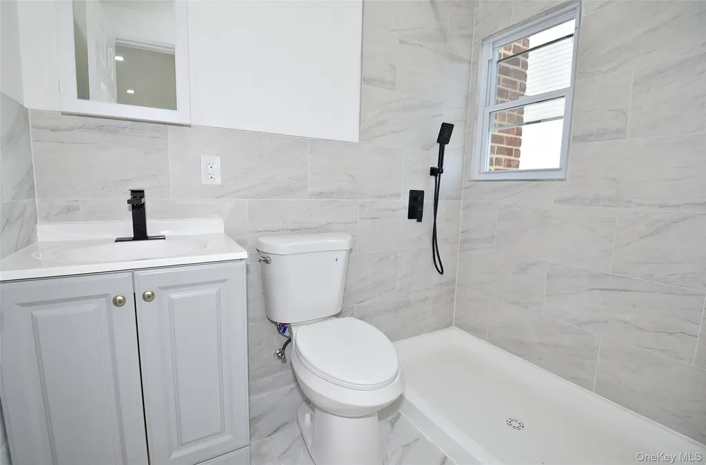 240 Columbus Parkway Mineola NY 11501