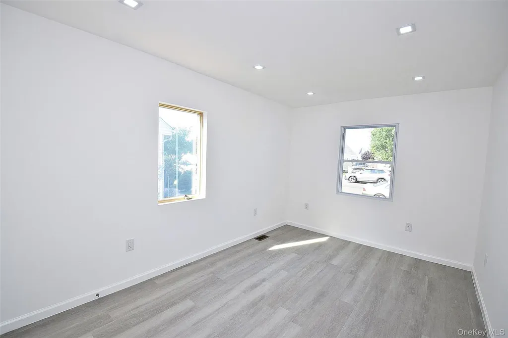240 Columbus Parkway Mineola NY 11501