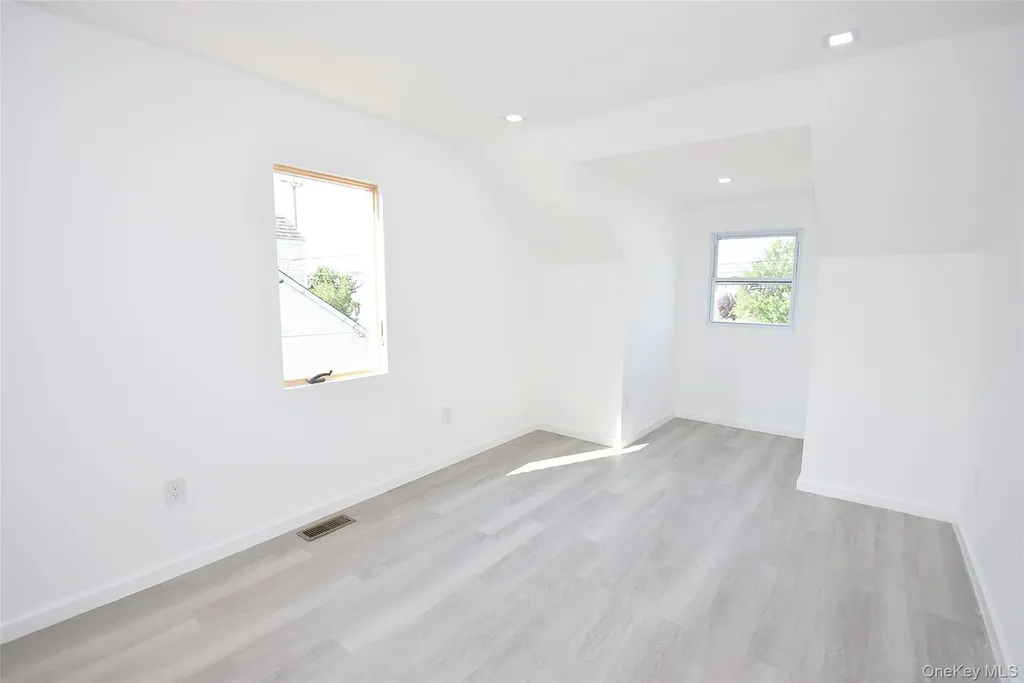 240 Columbus Parkway Mineola NY 11501