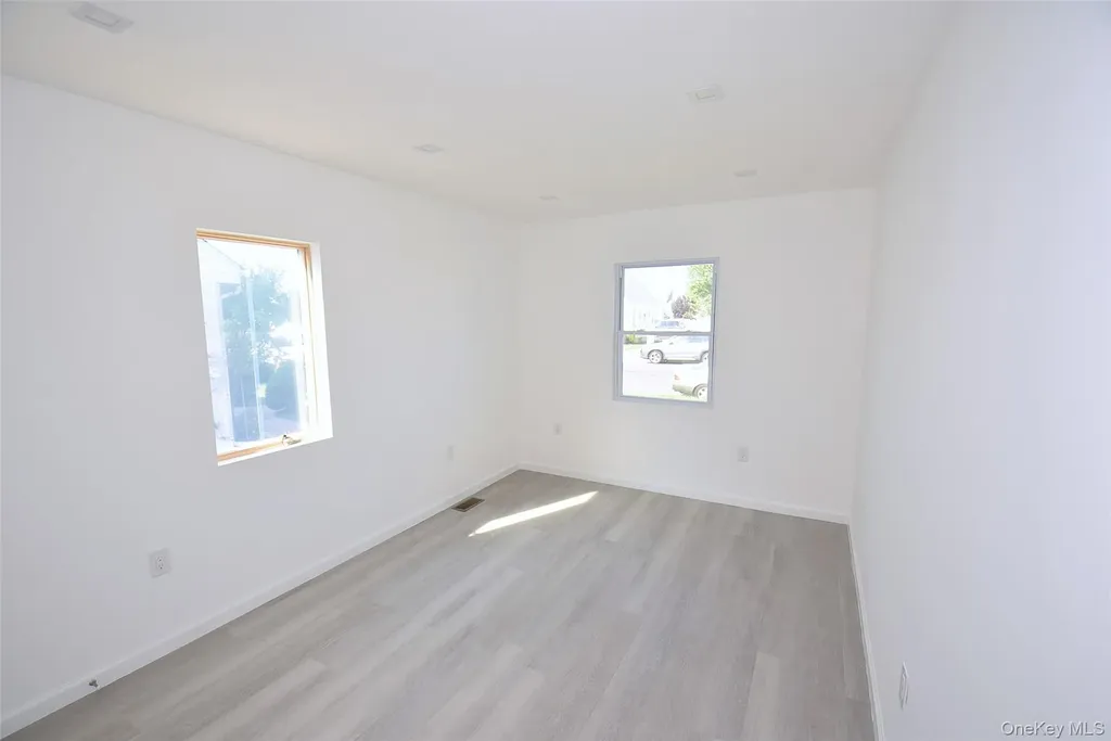240 Columbus Parkway Mineola NY 11501