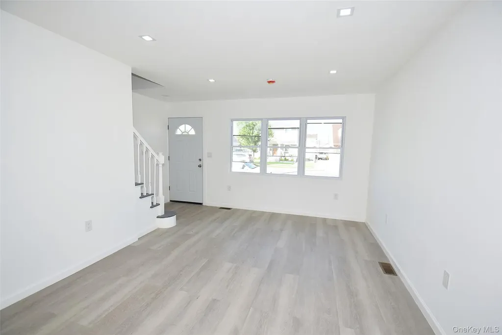 240 Columbus Parkway Mineola NY 11501