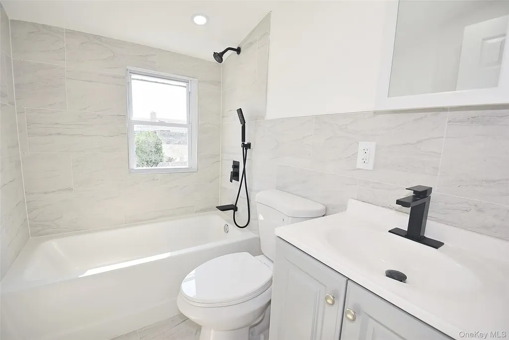 240 Columbus Parkway Mineola NY 11501