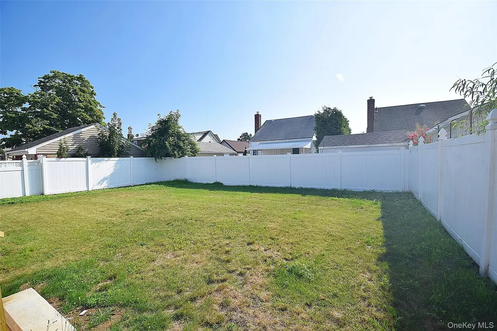 240 Columbus Parkway Mineola NY 11501
