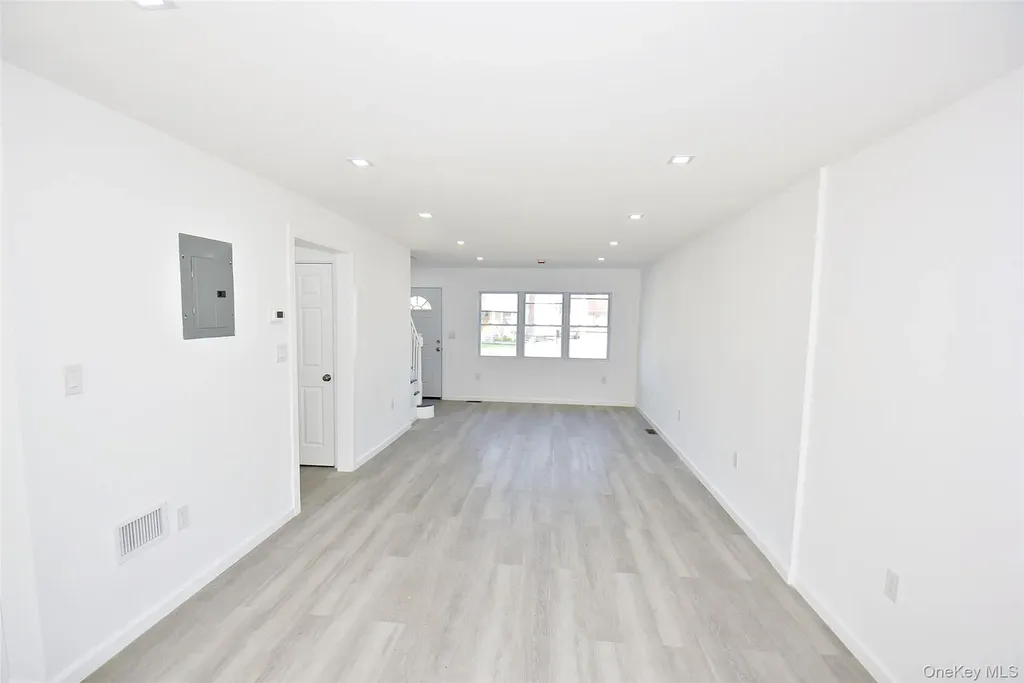 240 Columbus Parkway Mineola NY 11501