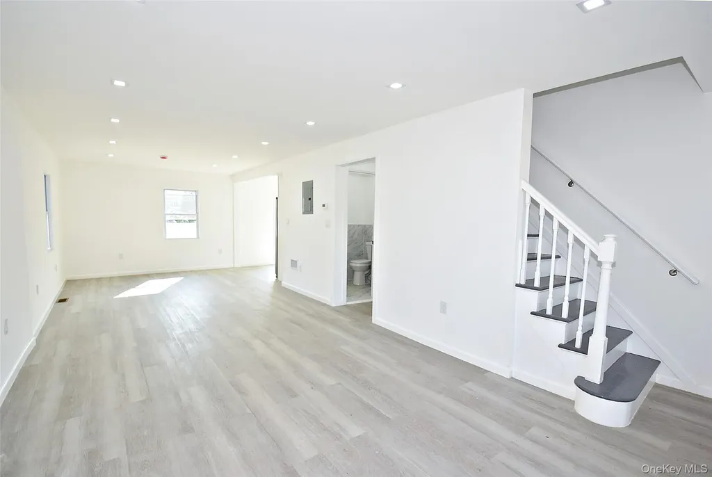 240 Columbus Parkway Mineola NY 11501