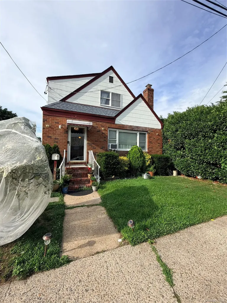 17 Main Street Floral Park NY 11001