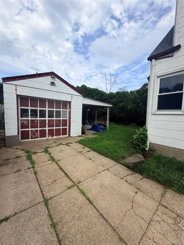 17 Main Street Floral Park NY 11001