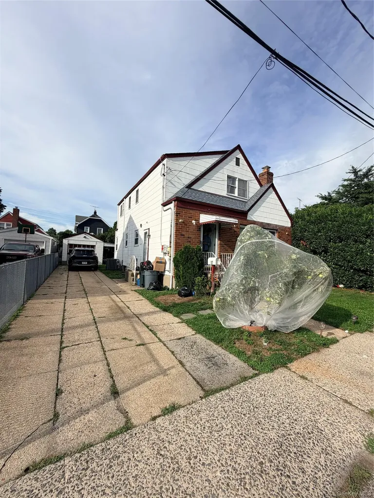 17 Main Street Floral Park NY 11001