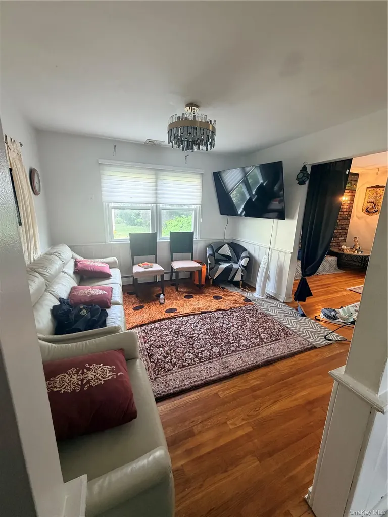 17 Main Street Floral Park NY 11001