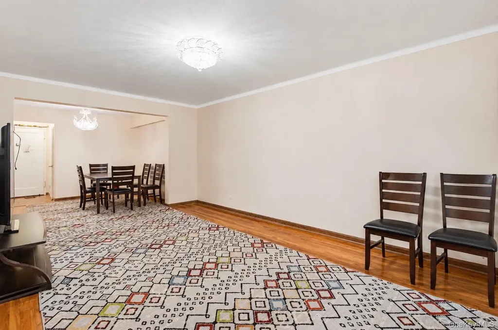 84-31 Van Wyck Expressway Briarwood NY 11435