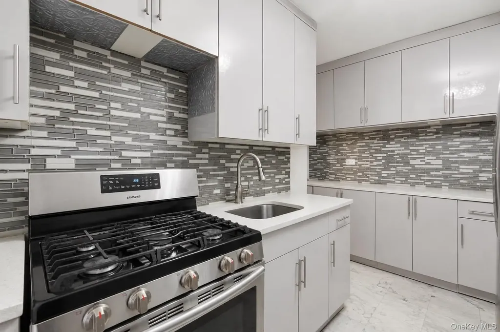 84-31 Van Wyck Expressway Briarwood NY 11435