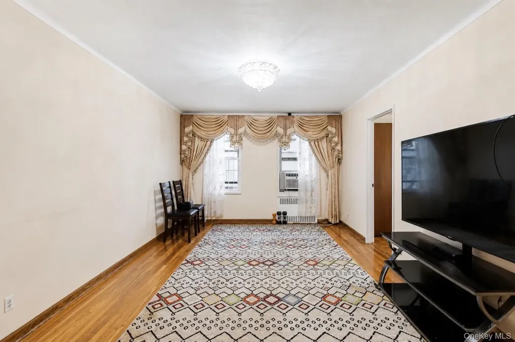 84-31 Van Wyck Expressway Briarwood NY 11435